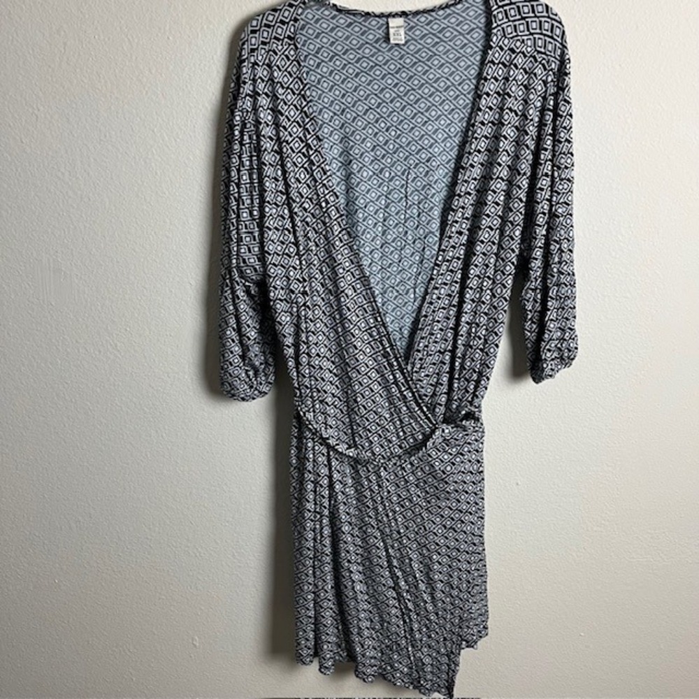 Old Navy XXL Black White Geometric Print Jersey Knit Wrap Dress